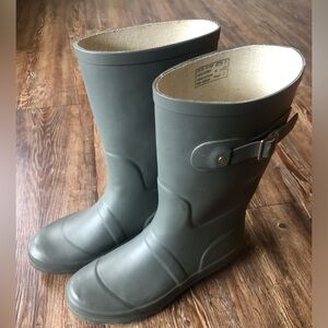 Gray Rubber Rain Boots size 8